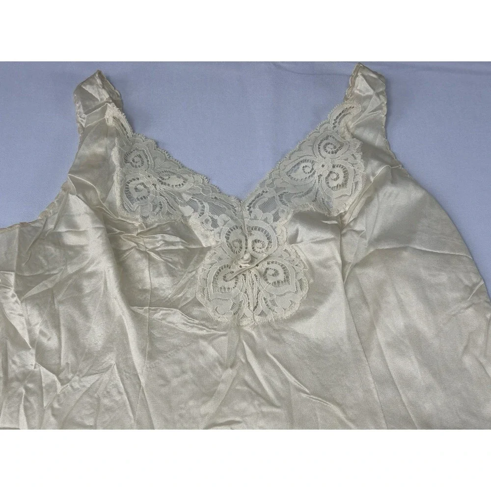Vintage Bali Ivory Lace Slip Dress Size 34 USA Made Lingerie 70s 80s Bridal Glam